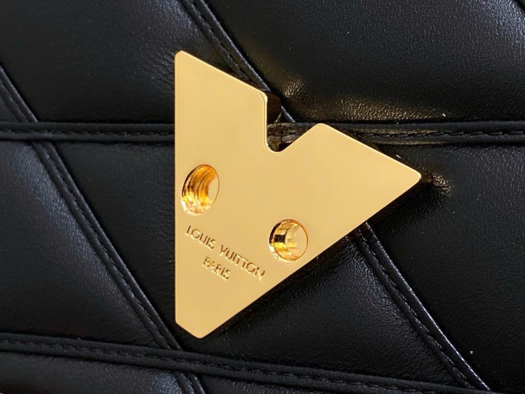 Túi Xách Louis Vuitton Like Auth LV Wallet On Chain Màu Đen Khoá Vàng 20x12cm (2)