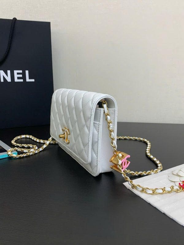 Túi Xách Nữ Chanel Woc Siêu Cấp Màu Trắng Khoá Vàng 19cm (2)