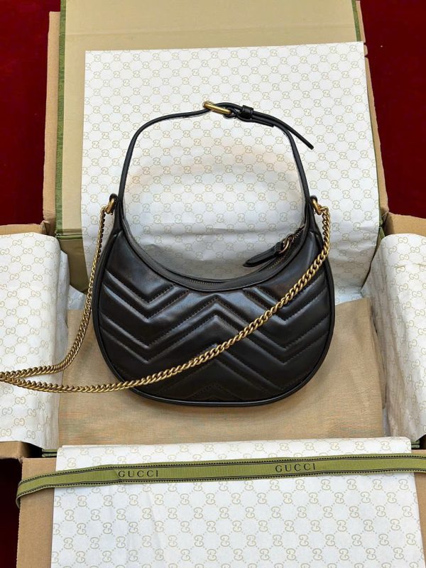 Túi Xách Nữ Gucci Marmont Siêu Cấp Màu Đen Khoá Vàng 21x13cm (2)