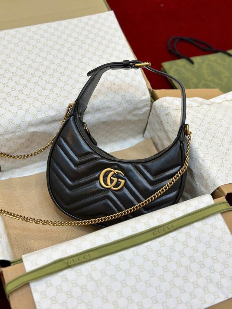 Túi Xách Nữ Gucci Marmont Siêu Cấp Màu Đen Khoá Vàng 21x13cm (2)