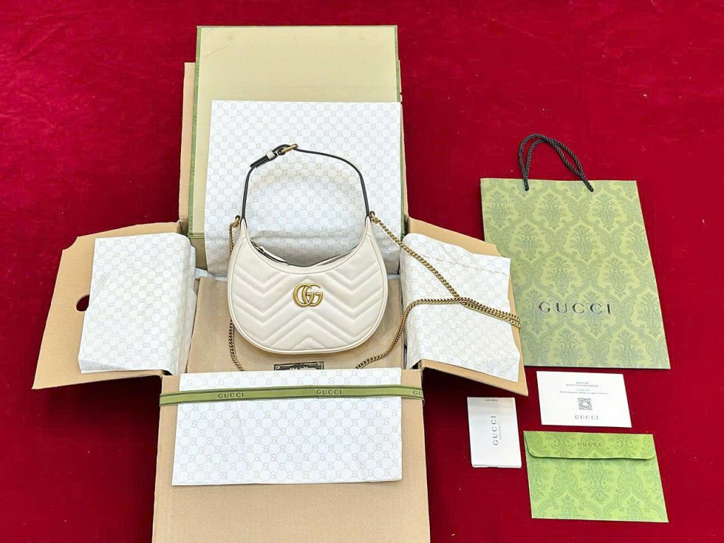 Túi Xách Nữ Gucci Marmont Siêu Cấp Màu Trắng Khoá Vàng 21x13cm (2)