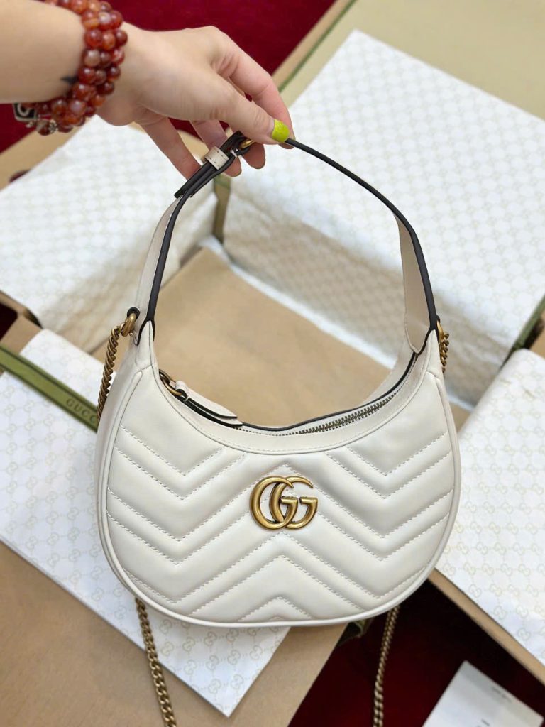 Túi Xách Nữ Gucci Marmont Siêu Cấp Màu Trắng Khoá Vàng 21x13cm (2)