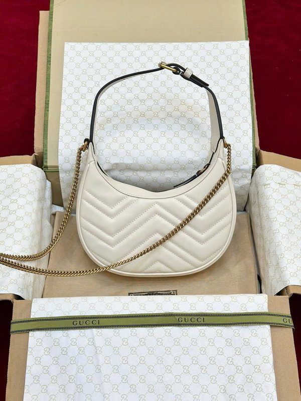 Túi Xách Nữ Gucci Marmont Siêu Cấp Màu Trắng Khoá Vàng 21x13cm (2)