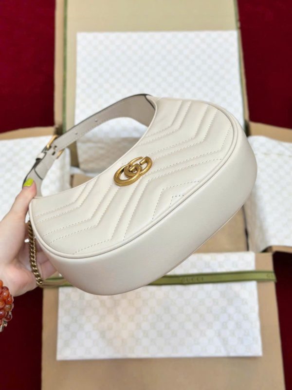 Túi Xách Nữ Gucci Marmont Siêu Cấp Màu Trắng Khoá Vàng 21x13cm (2)