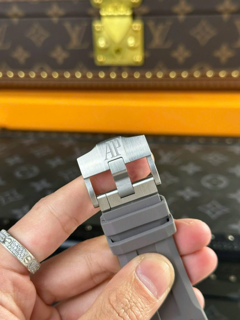 Đồng Hồ Audemars Piguet Replica 11 Royal Oak Offshore 15720 Màu Xám Dây Cao Su Nhà Máy APS 42mm (2)