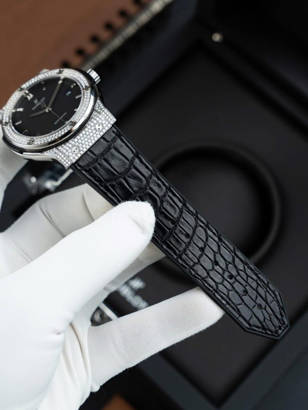 Đồng Hồ Hublot Classic Fusion Mặt Đen Chế Tác Vỏ Đính Full Kim Cương Thiên Nhiên 42mm (2)