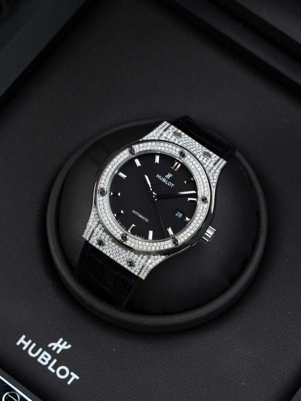 Đồng Hồ Hublot Classic Fusion Mặt Đen Chế Tác Vỏ Đính Full Kim Cương Thiên Nhiên 42mm (2)