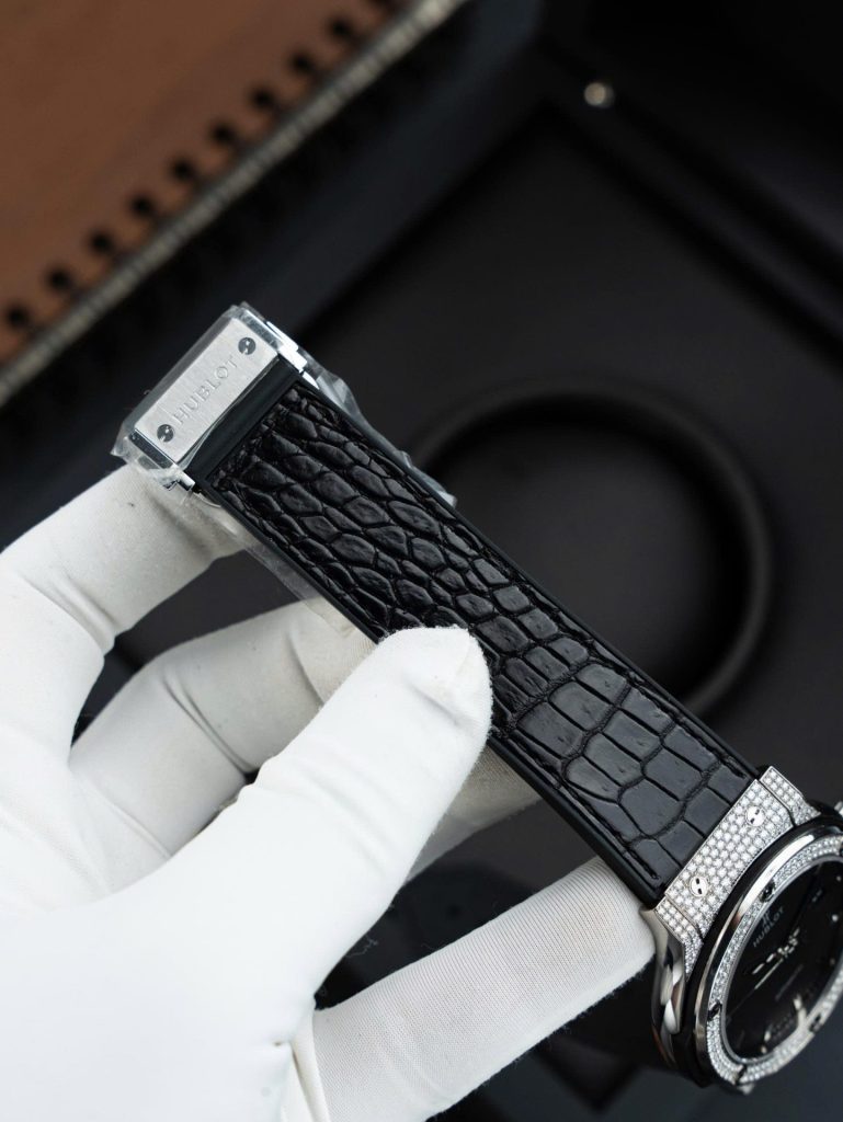 Đồng Hồ Hublot Classic Fusion Mặt Đen Chế Tác Vỏ Đính Full Kim Cương Thiên Nhiên 42mm (2)