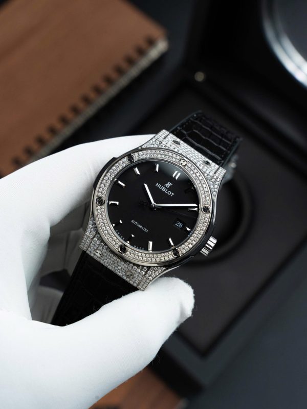 Đồng Hồ Hublot Classic Fusion Mặt Đen Chế Tác Vỏ Đính Full Kim Cương Thiên Nhiên 42mm (2)