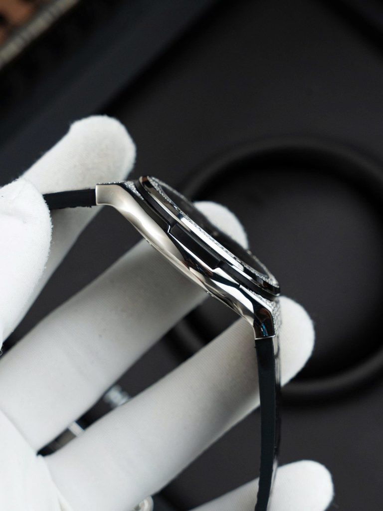 Đồng Hồ Hublot Classic Fusion Mặt Xám Chế Tác Vỏ Đính Full Kim Cương Thiên Nhiên 42mm (2)