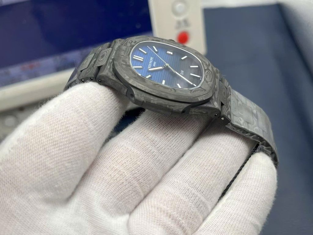 Đồng Hồ Patek Philippe Chế Tác Natilus 5711 DIW Carbon Màu Đen Mặt Xanh Siêu Nhẹ 40mm (1)