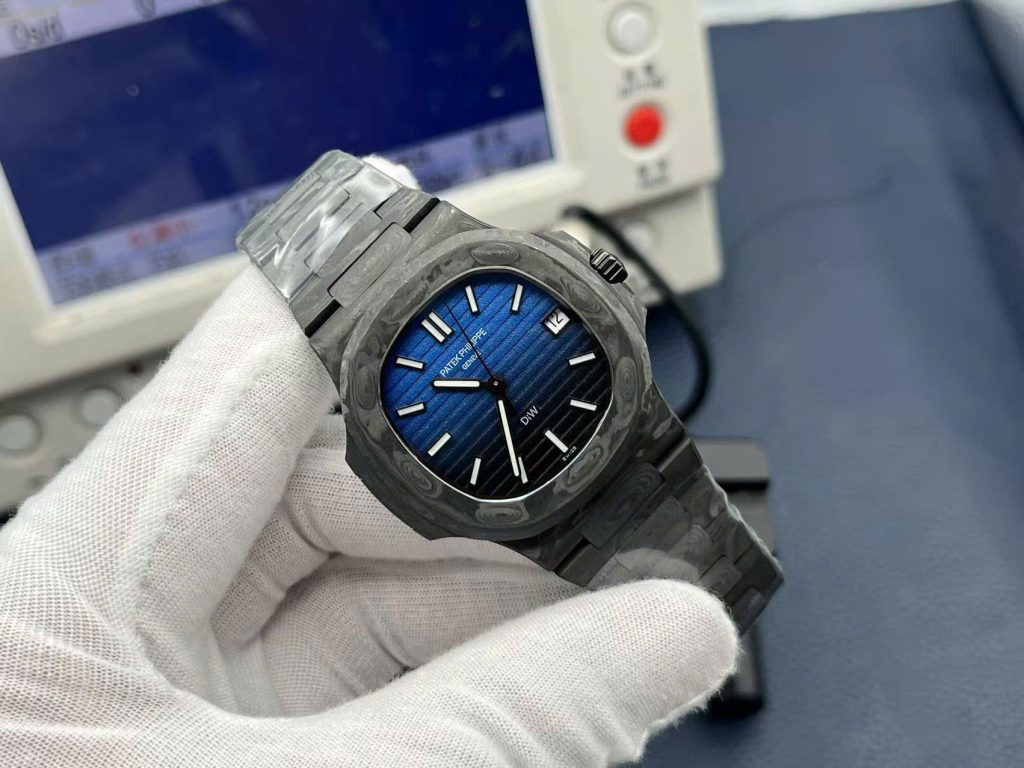 Đồng Hồ Patek Philippe Chế Tác Natilus 5711 DIW Carbon Màu Đen Mặt Xanh Siêu Nhẹ 40mm (1)