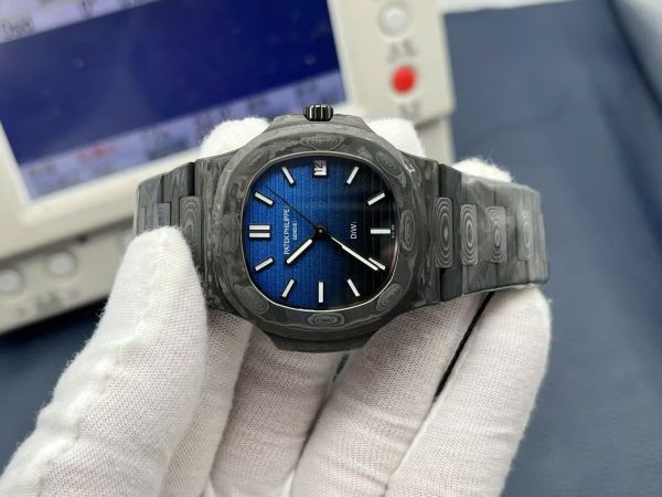 Đồng Hồ Patek Philippe Chế Tác Natilus 5711 DIW Carbon Màu Đen Mặt Xanh Siêu Nhẹ 40mm (1)