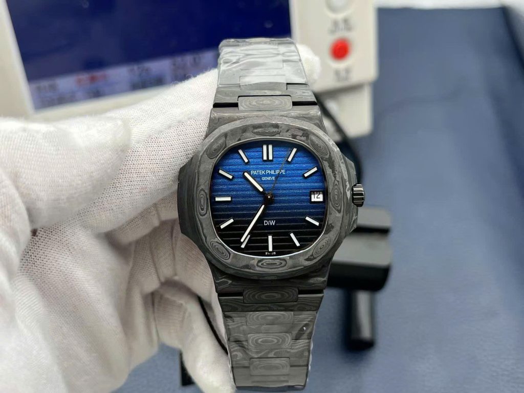 Đồng Hồ Patek Philippe Chế Tác Natilus 5711 DIW Carbon Màu Đen Mặt Xanh Siêu Nhẹ 40mm (1)