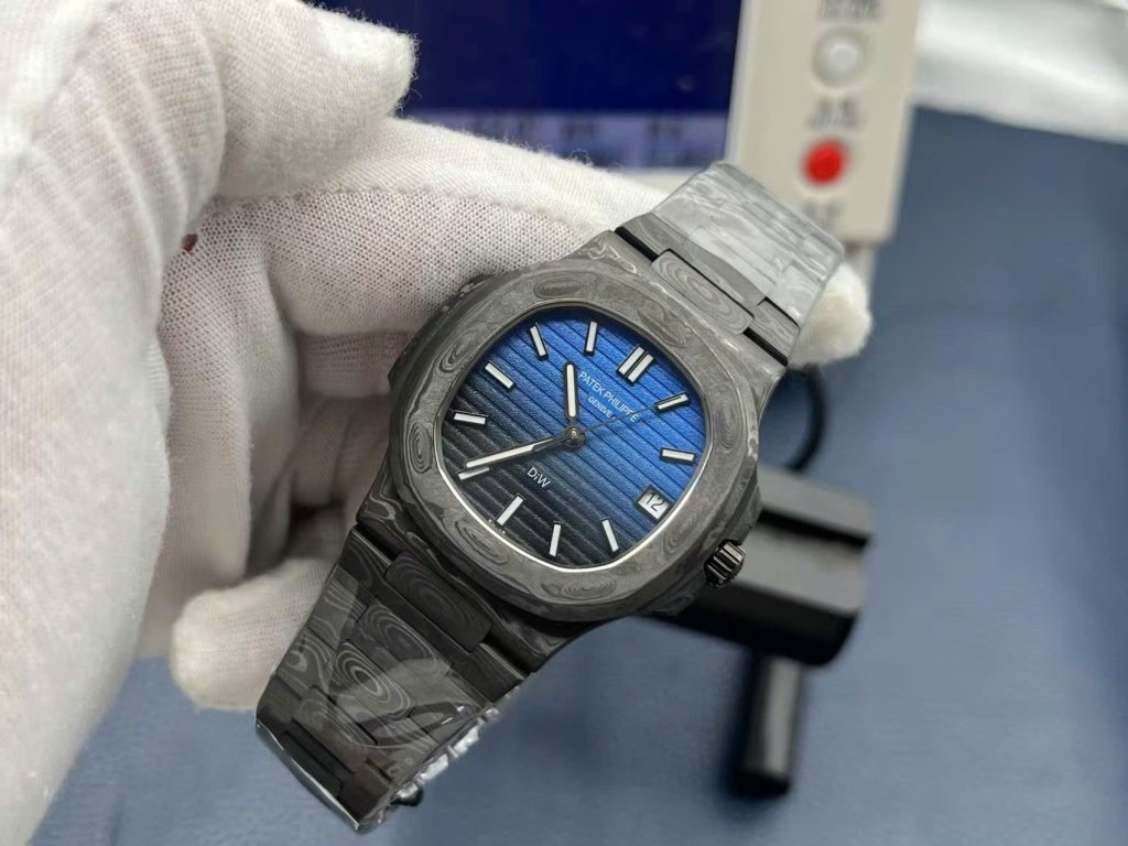 Đồng Hồ Patek Philippe Chế Tác Natilus 5711 DIW Carbon Màu Đen Mặt Xanh Siêu Nhẹ 40mm (1)