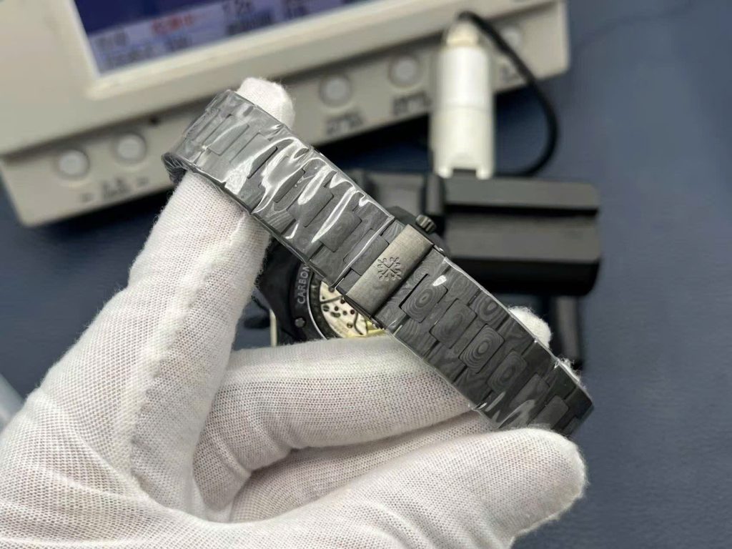 Đồng Hồ Patek Philippe Chế Tác Natilus 5711 DIW Carbon Màu Đen Mặt Xanh Siêu Nhẹ 40mm (1)