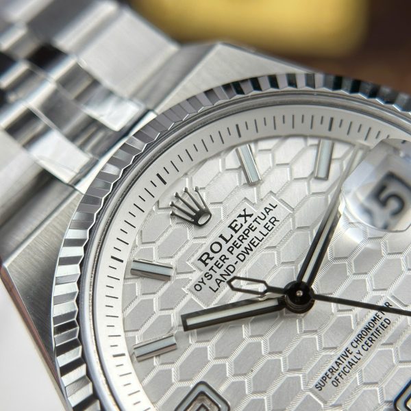 Đồng Hồ Rolex Land-Dweller 127234 Chế Tác Mặt Trắng Họa Tiết Tổ Ong 36mm (2)