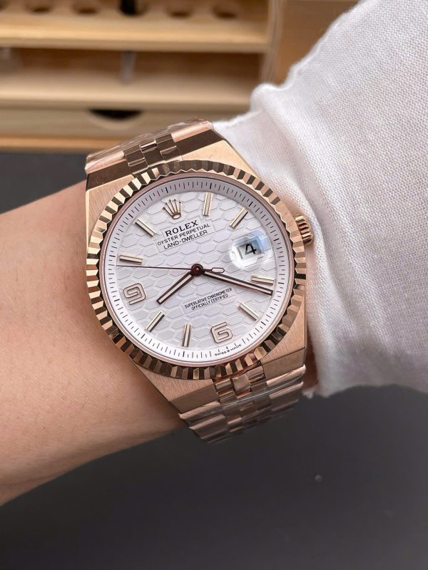 Đồng Hồ Rolex Land-Dweller 127335 Rep 11 Mạ Vàng Hồng Mặt Trắng Họa Tiết Tổ Ong 40mm (2)