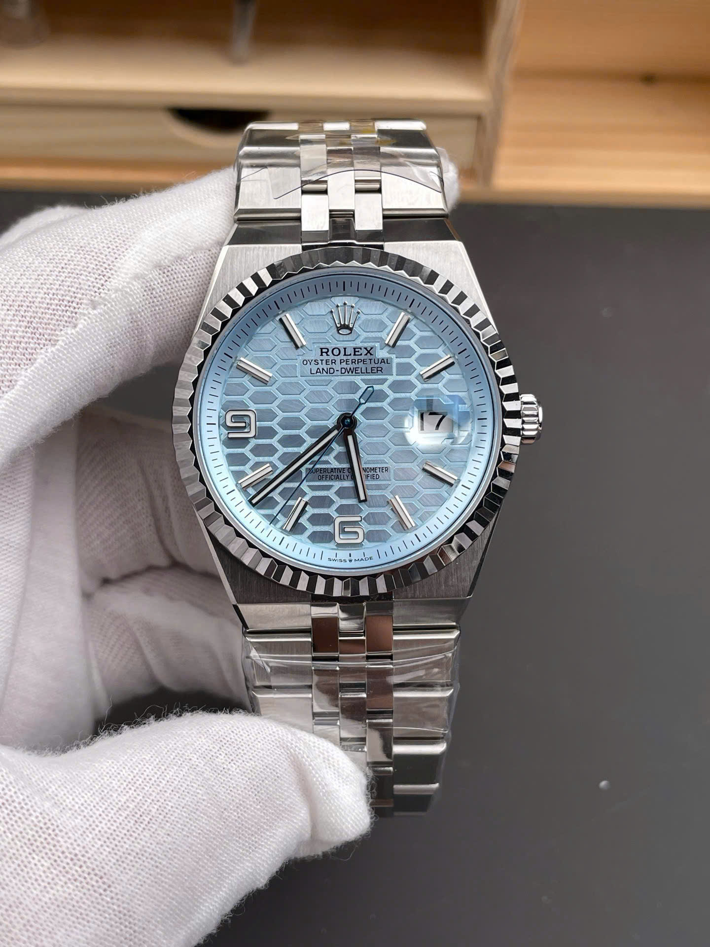 Đồng Hồ Rolex Land-Dweller 127336 Chế Tác Mặt Xanh Băng Họa Tiết Tổ Ong 40mm (2)