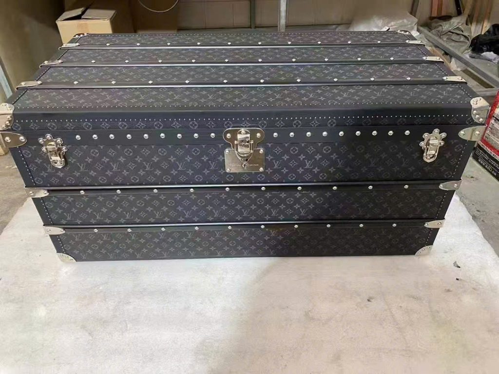 Rương Louis Vuitton LV Courrier Lozine 110 Replica 11 Họa Tiết Monogram Màu Xám 112x52x56 (2)