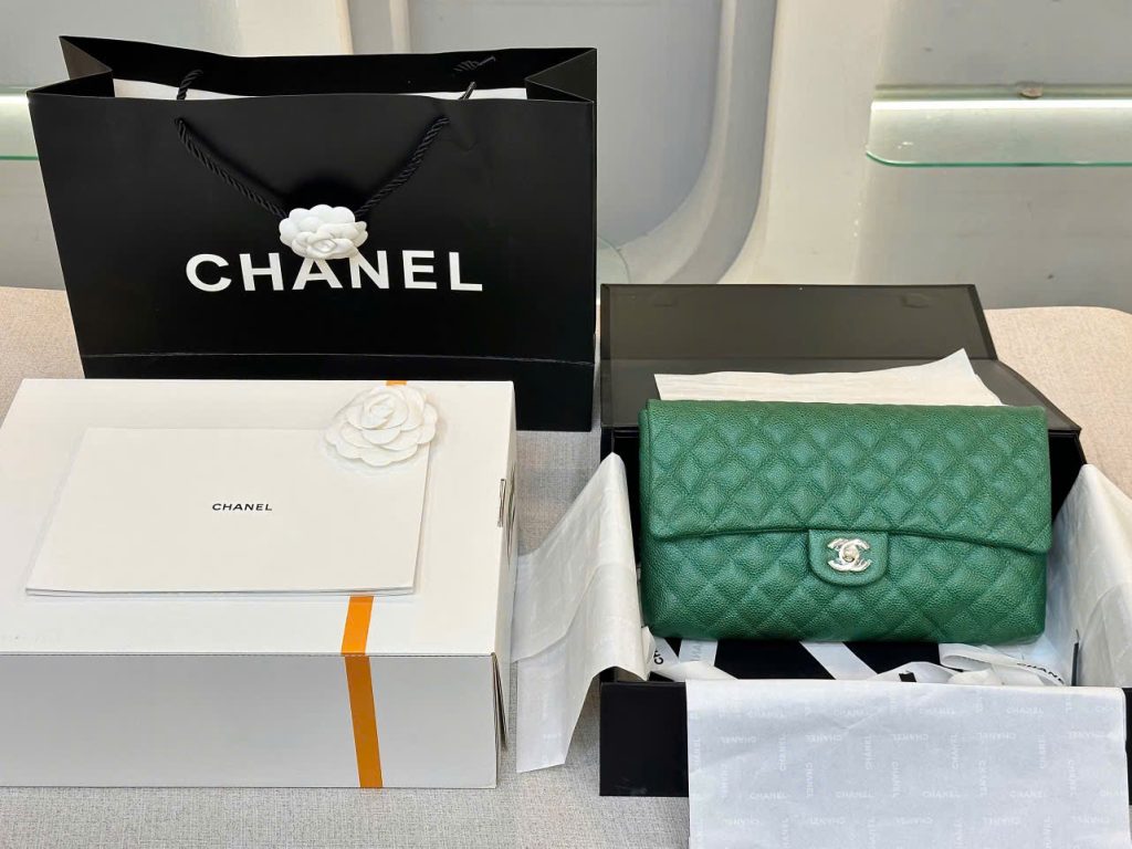 Túi Cầm Tay Chanel Classic Siêu Cấp Màu Xanh Lá Cây 25cm (2)