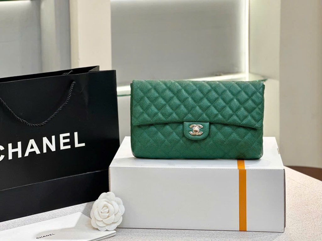 Túi Cầm Tay Chanel Classic Siêu Cấp Màu Xanh Lá Cây 25cm (2)
