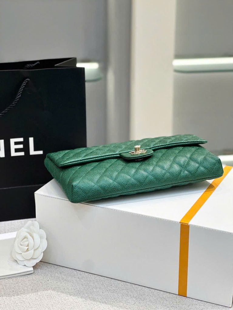 Túi Cầm Tay Chanel Classic Siêu Cấp Màu Xanh Lá Cây 25cm (2)