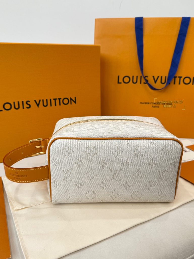 Túi Cầm Tay Louis Vuitton LV Locker Dopp Kit Like Auth Màu Trắng Họa Tiết Monogram 24x13x12cm (2)