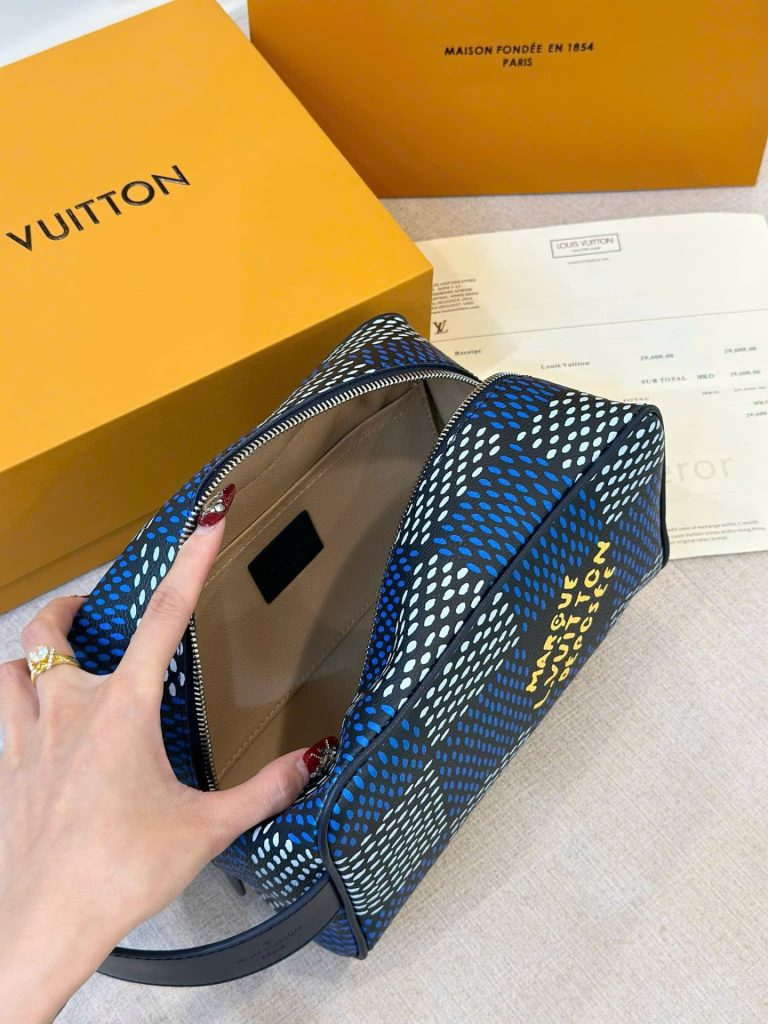 Túi Clutch Louis Vuitton LV Locker Dopp Kit Màu Xanh Trắng Siêu Cấp 23x16cm (2)