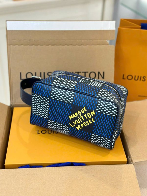 Túi Clutch Louis Vuitton LV Locker Dopp Kit Màu Xanh Trắng Siêu Cấp 23x16cm (2)