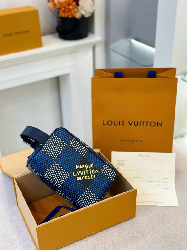 Túi Clutch Louis Vuitton LV Locker Dopp Kit Màu Xanh Trắng Siêu Cấp 23x16cm (2)