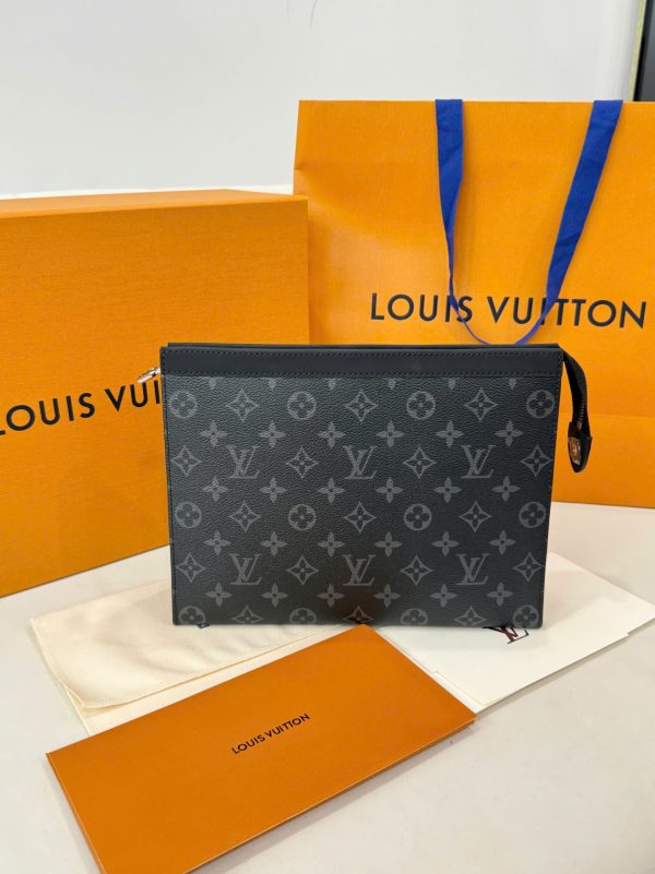 Túi Clutch Louis Vuitton Siêu Cấp Họa Tiết Monogram Màu Xám 26cm (2)