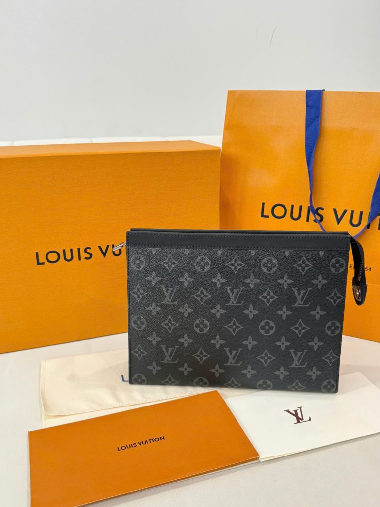 Túi Clutch Louis Vuitton Siêu Cấp Họa Tiết Monogram Màu Xám 26cm (2)