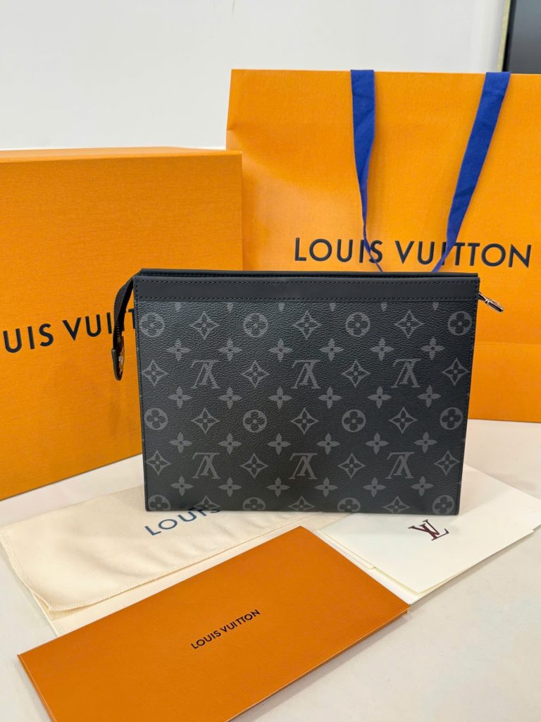 Túi Clutch Louis Vuitton Siêu Cấp Họa Tiết Monogram Màu Xám 26cm (2)
