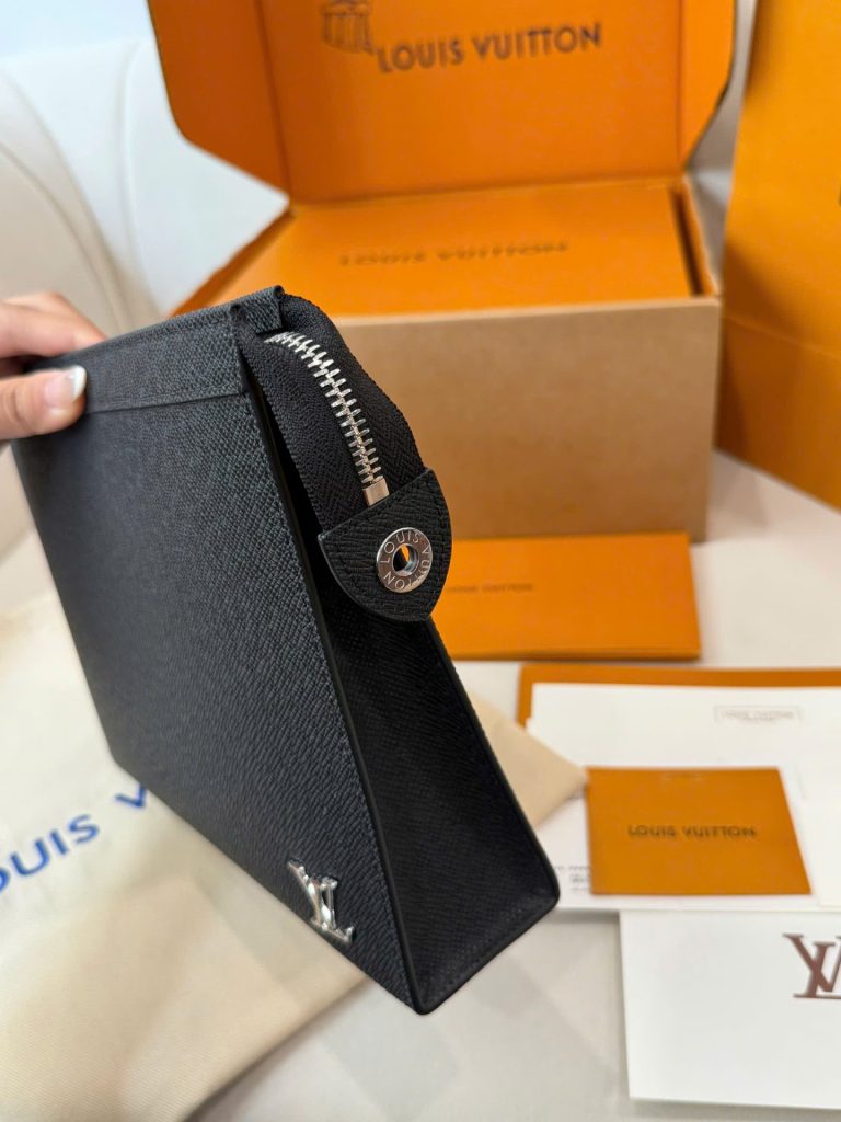 Túi Clutch Nam Louis Vuitton Màu Đen Siêu Cấp 27x21x6cm (7)
