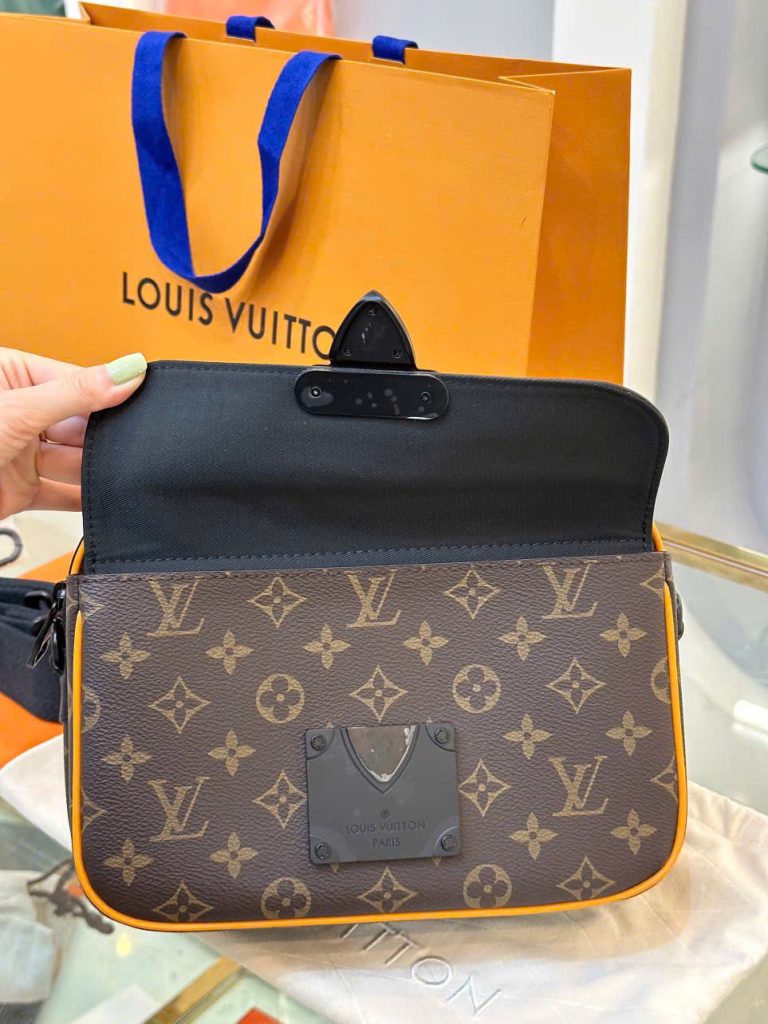 Túi Nam Đeo Chéo Louis Vuitton LV S-Lock Messenger Radiant Sun Màu Nâu Siêu Cấp 22x12x8cm (2)