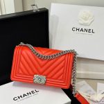 Túi Xách Chanel Boy Siêu Cấp Nữ Màu Đỏ Khóa Trắng 25cm (2)