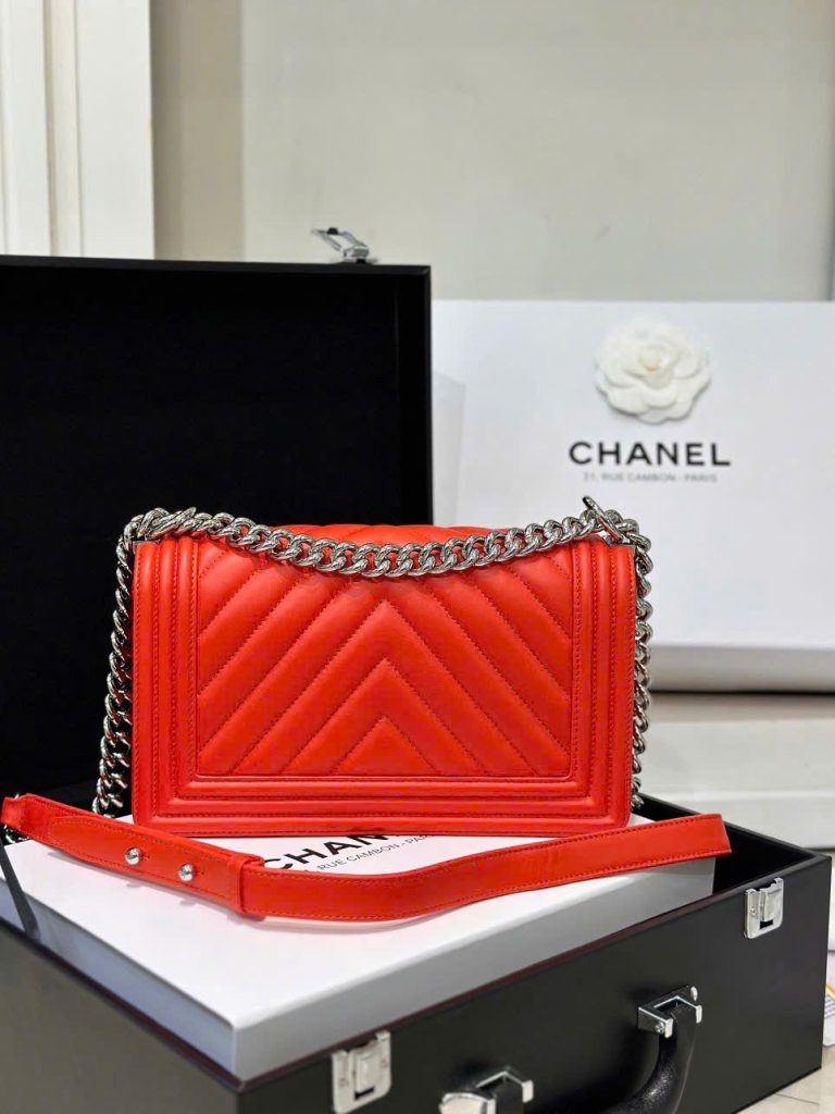 Túi Xách Chanel Boy Siêu Cấp Nữ Màu Đỏ Khóa Trắng 25cm (2)