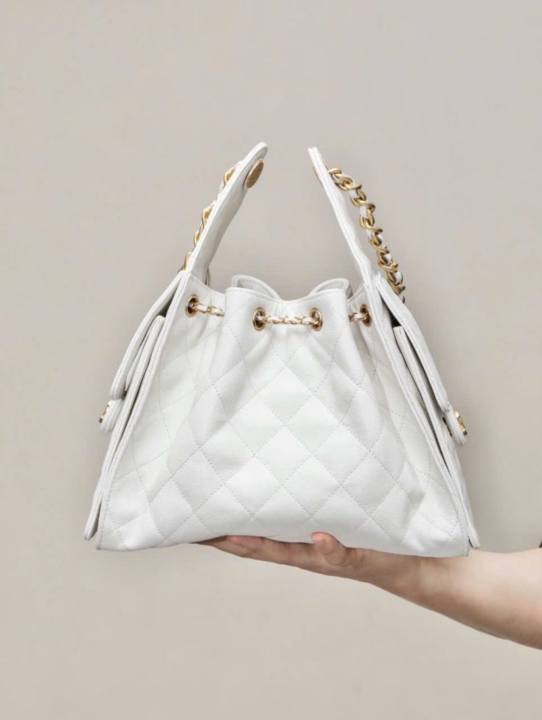 Túi Xách Chanel Jennie Like Auth Màu Trắng Dáng Hobo 26cm (2)