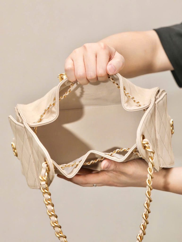 Túi Xách Chanel Jennie Siêu Cấp Màu Nude Dáng Hobo 26cm (2)