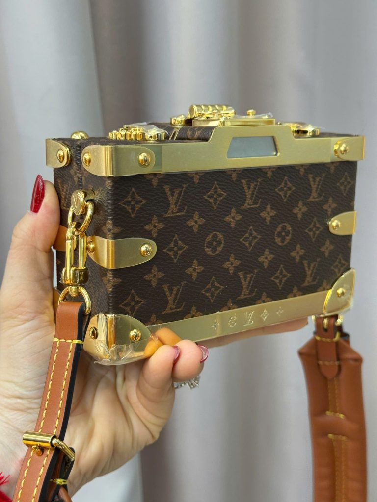 Túi Xách Louis Vuitton Siêu Cấp Dáng Máy Ảnh Họa Tiết Monogram Màu Nâu 14x10x5cm (2)