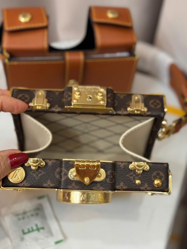 Túi Xách Louis Vuitton Siêu Cấp Dáng Máy Ảnh Họa Tiết Monogram Màu Nâu 14x10x5cm (2)