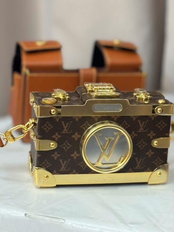 Túi Xách Louis Vuitton Siêu Cấp Dáng Máy Ảnh Họa Tiết Monogram Màu Nâu 14x10x5cm (2)