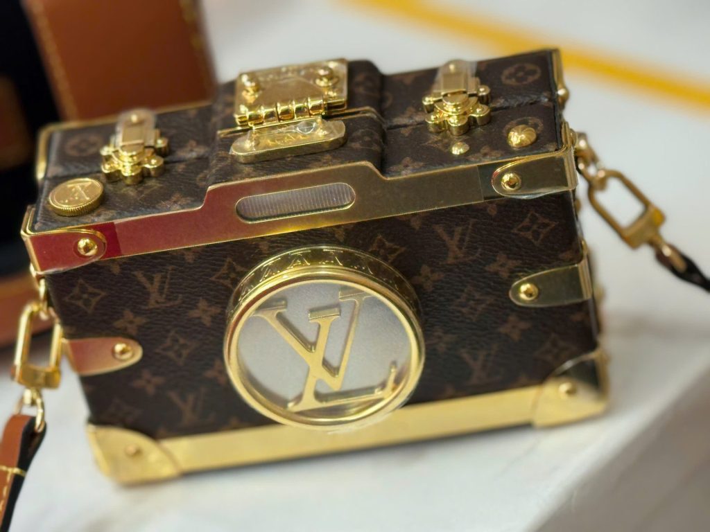 Túi Xách Louis Vuitton Siêu Cấp Dáng Máy Ảnh Họa Tiết Monogram Màu Nâu 14x10x5cm (2)