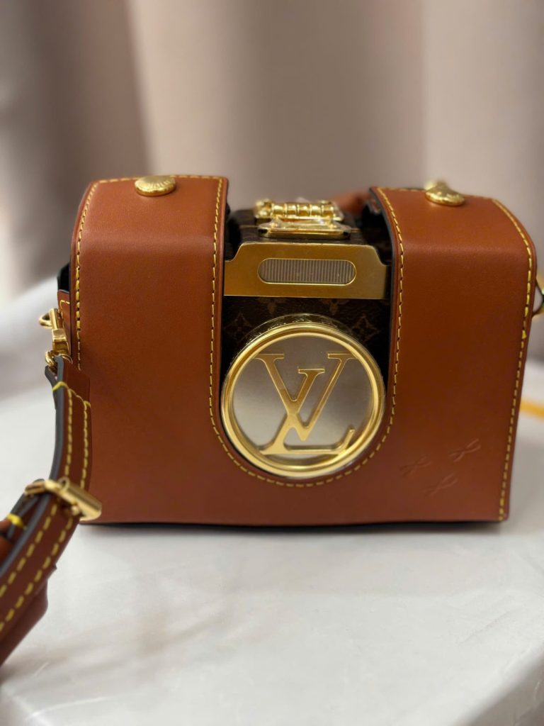 Túi Xách Louis Vuitton Siêu Cấp Dáng Máy Ảnh Họa Tiết Monogram Màu Nâu 14x10x5cm (2)