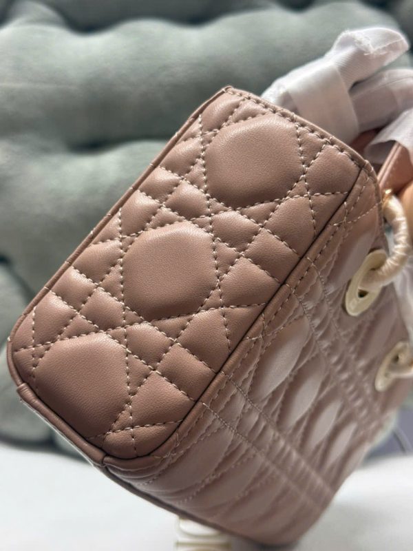 Túi Xách Nữ Dior Lady D-Joy Siêu Cấp Màu Hồng Nhạt Khóa Vàng 22cm (2)