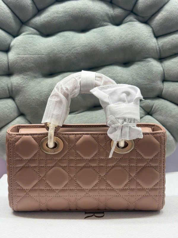 Túi Xách Nữ Dior Lady D-Joy Siêu Cấp Màu Hồng Nhạt Khóa Vàng 22cm (2)