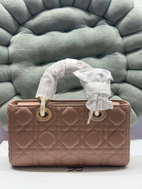 Túi Xách Nữ Dior Lady D-Joy Siêu Cấp Màu Hồng Nhạt Khóa Vàng 22cm (2)
