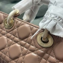 Túi Xách Nữ Dior Lady D-Joy Siêu Cấp Màu Hồng Nhạt Khóa Vàng 22cm (2)