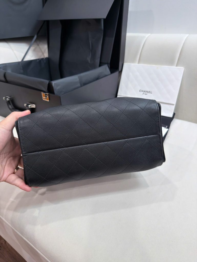 Túi Xách Nữ Siêu Cấp Chanel Jennie Màu Đen Dáng Hobo 26cm (2)